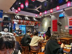 大堂-爆炸头阿姨小四川正宗川味小吃(无任何分店)