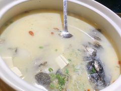 炖鱼头汤-外滩往事民国上海菜(黄浦店)