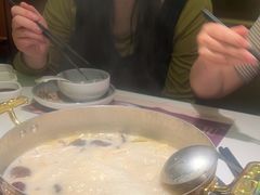 -洪氏嗨捞·广东猪肚鸡·椰子鸡火锅(西咸万象城店)
