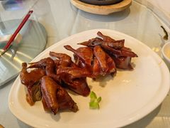 玻璃脆皮乳鸽皇-新雅粤菜馆(南京东路店)