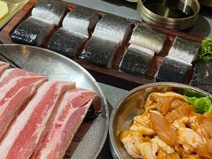 -围炉肉舍•炭烤活鳗•丹东海鲜烤肉(步行街店)