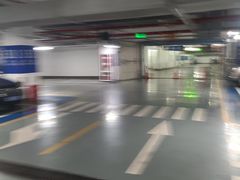 -丽丰购物中心·停车场