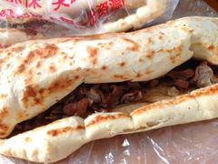 熏肥肠鞋底火烧-宝光熏肉鞋底火烧(新街口店)