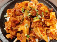 石板辣白菜炒五花肉-七八冷面·延边朝鲜族美食(圣熙八号店)