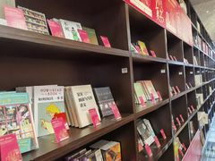 -钟书阁(松江泰晤士小镇店)