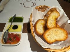 餐前面包配三种抹酱-CAPARESH開府莱舍(望京金辉店)