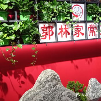 菜品不错，烤鸭薄饼，装鸭片的笼子有特色