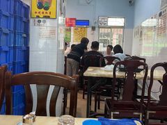 大堂-华哥新鲜猪精品美食