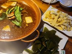 老北京羊蝎子锅-亿百顺红焖羊排小馆(总店)