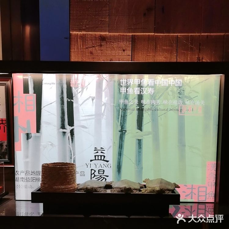 今日菜品推荐
湖南跳水雄鱼，一口鲜掉眉毛

