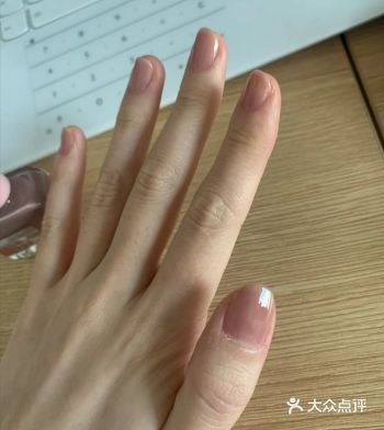 终于被我找到了显白裸色指甲油