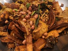 -愉肴麻辣香锅(中北镇店)