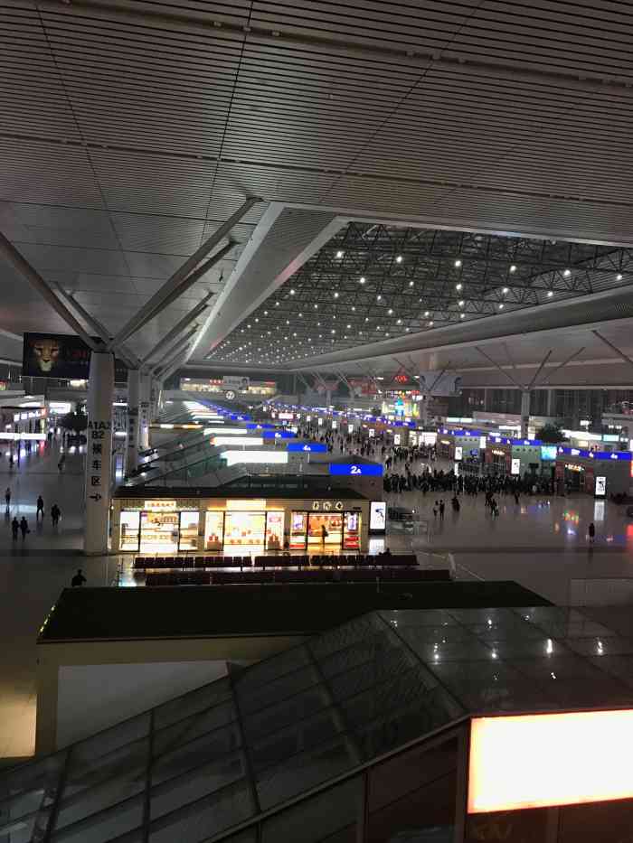郑州东站内部图图片