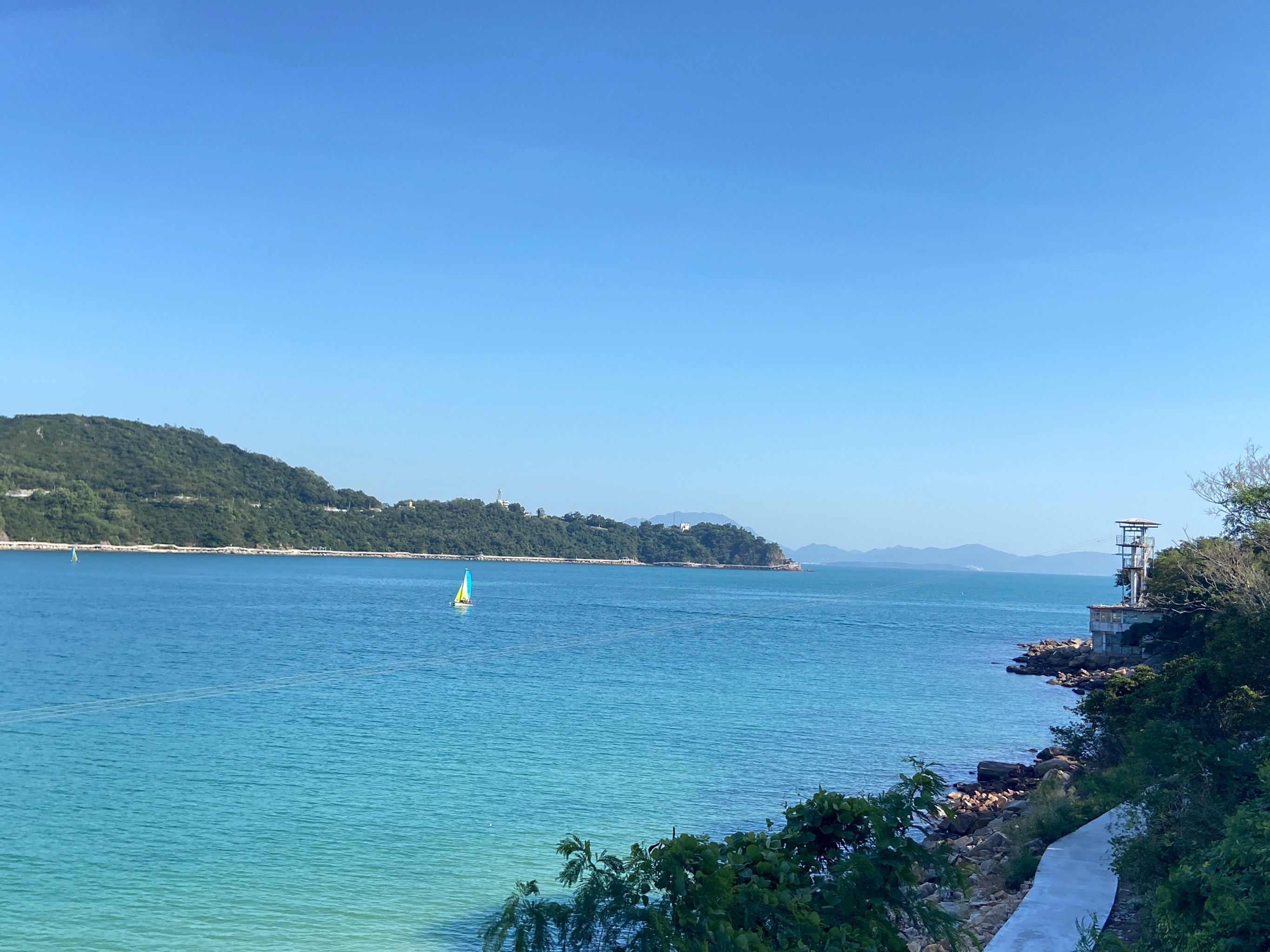 西湖环湖木栈道补葺工程发动 将增设31组座椅和秋千椅