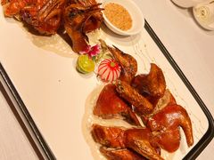 吊烧乳鸽-皇冠明珠鱼翅楼(水上公园店)