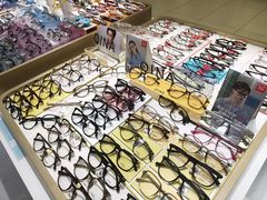 -美式眼镜·授权蔡司.依视路.尼康.豪雅.明月(人民广场店)