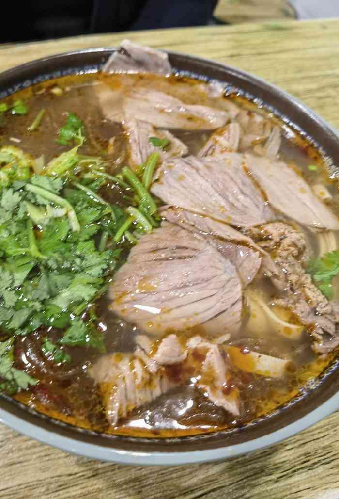 沈氏牛肉汤馆(孩儿巷北路店)-"店面小店,主营牛肉汤面,客人挺多的.