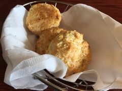 餐前面包（其他就是咸泡芙，不是面包！）-RED LOBSTER(多伦多DT店)