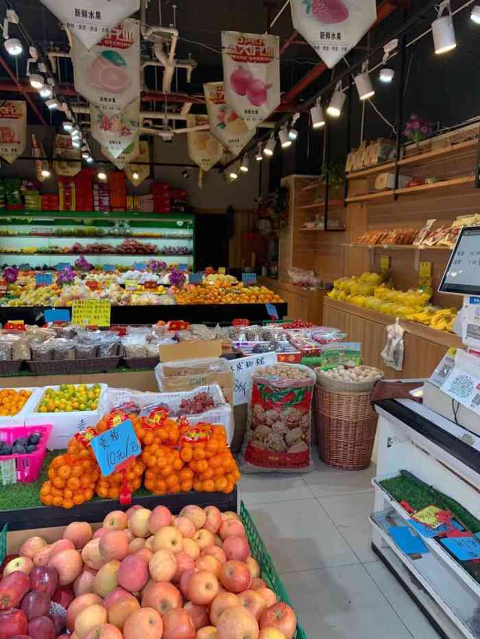 鲜果园大卖场-"这家水果店就开在小区门口,吃完饭后,和老.