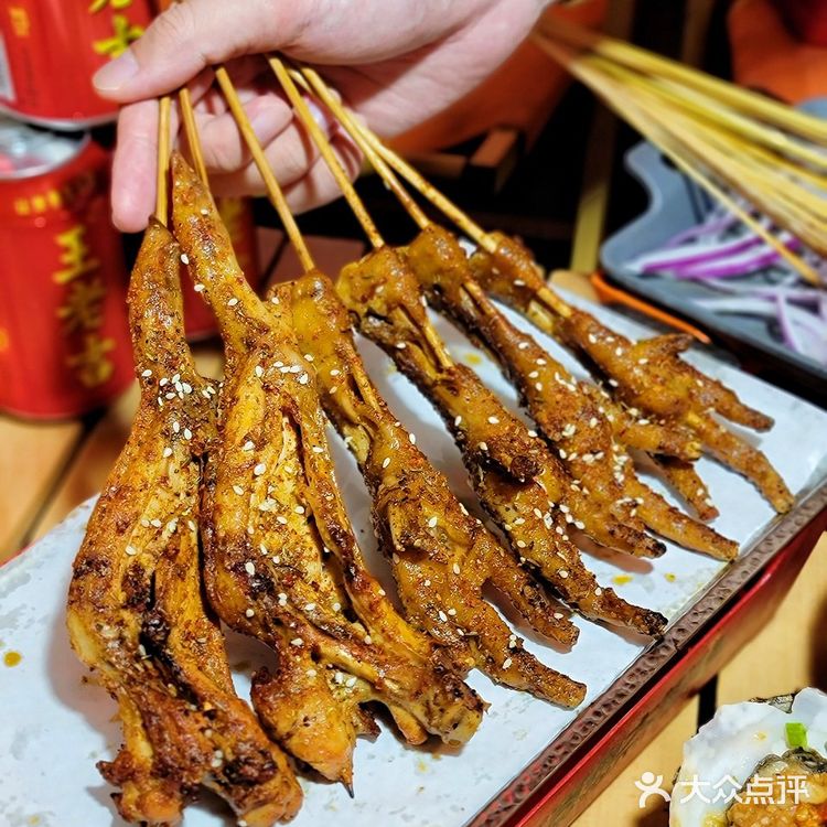 夏日宵夜三件套，小龙虾烧烤配啤酒‼️
