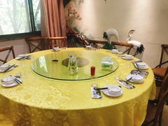 包厢-何记面馆(龙泉山店)
