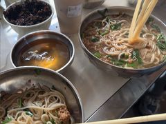 -正宗杨记普洱酸醋米线(总店)