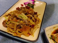 -香巴拉云南餐厅(华莱坞店)