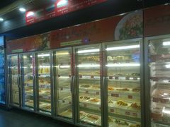 面包甜点陈列柜-川麻婆泥锅涮肚·串串火锅(物资学院店)