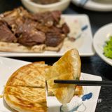 热腾腾的牛肉砂锅 四个人点了「一斤牛肉」的大锅