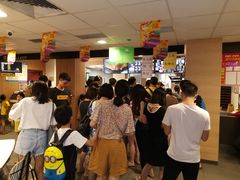 等位区-麦当劳(中唱大厦店)