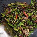 超下饭的蒜苔木耳炒肉就在这里
