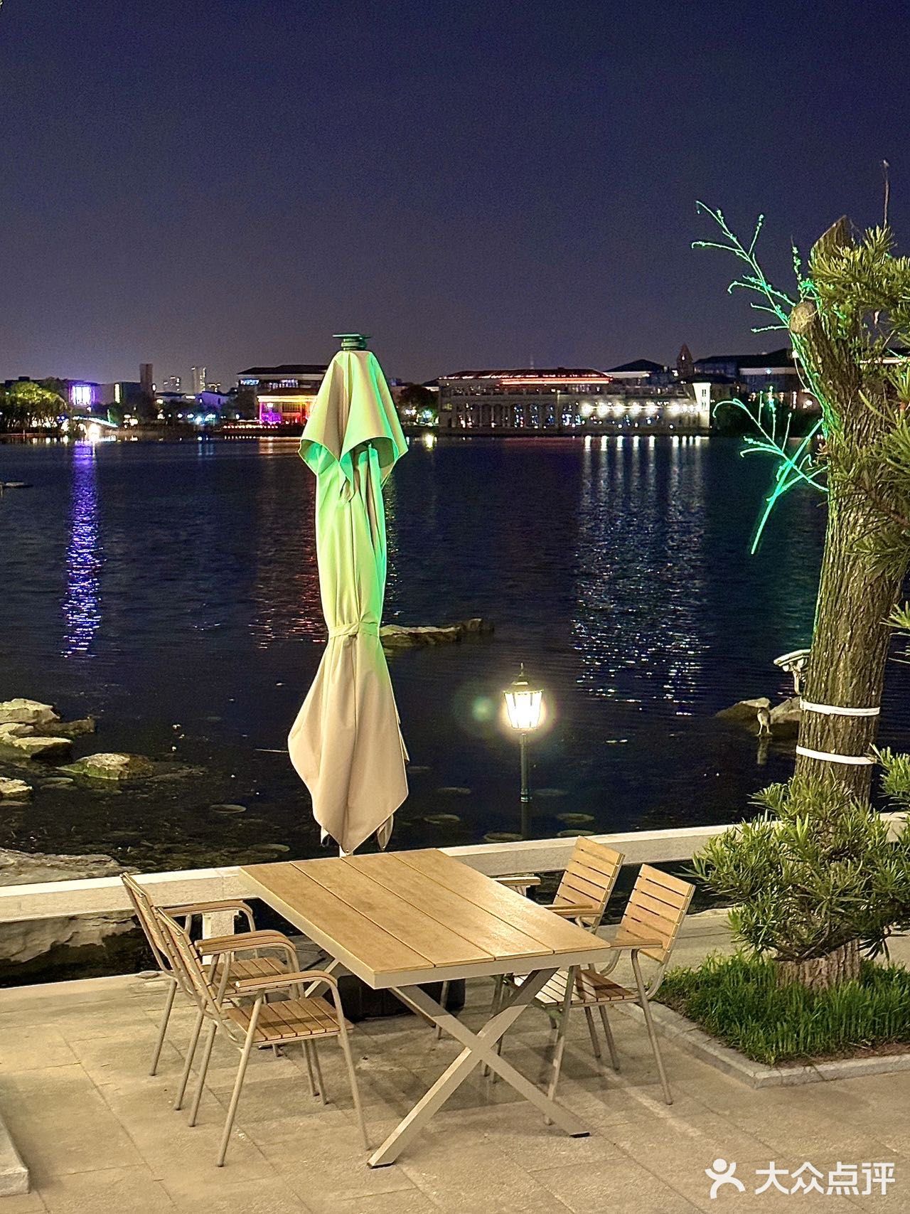 闹中取静🍃我心中最佳的湖景餐厅——青玉案