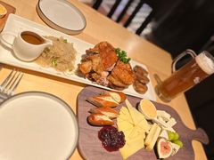 烤猪肘拼盘-普拉那啤酒坊Paulaner(凯宾斯基饭店)