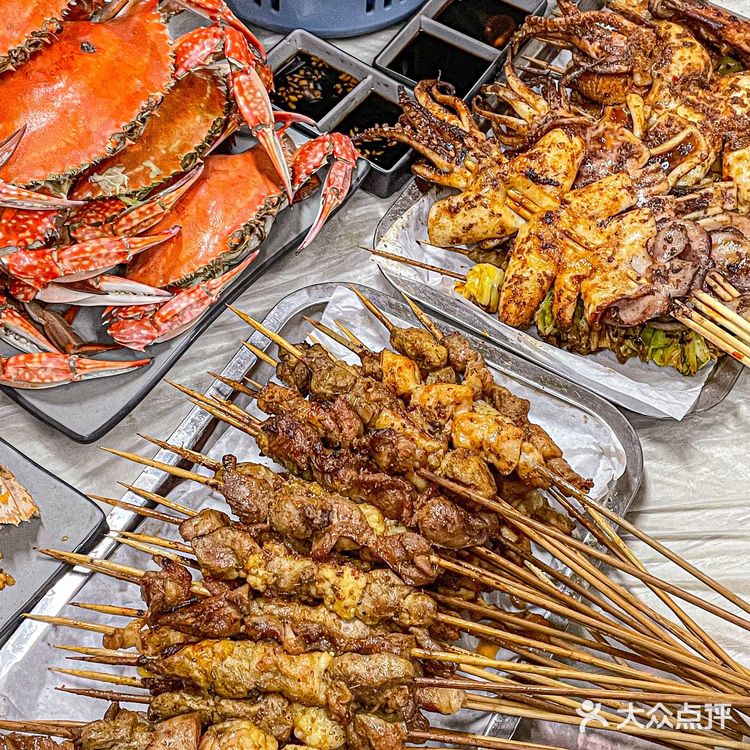 天津坠好吃的平价海鲜烤串！螃蟹特肥美！