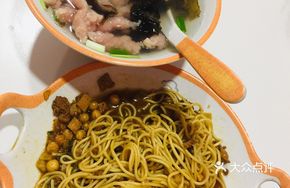 Beef and Noodles with Soy Sauce Sauce