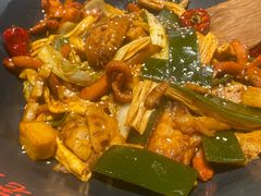 -风光老灶麻辣香锅(大成路翠微百货店)