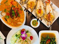-Chom Cafe and Restaurant