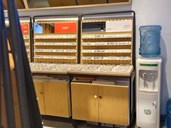 -LOOK眼镜·蔡司依视路配镜(宝山万达店)