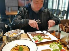 -HUZI虎滋精酿餐吧(京西大悦城店)