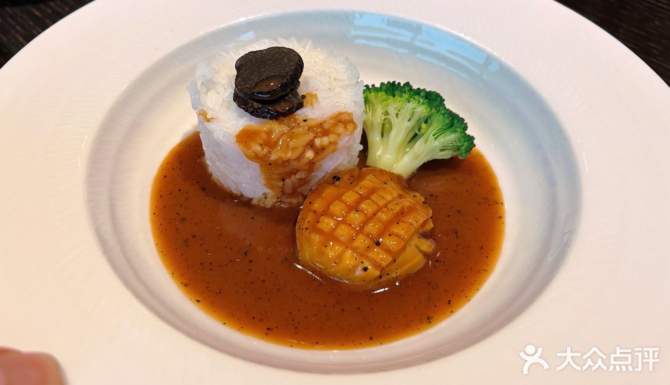 享受餐厅佳肴