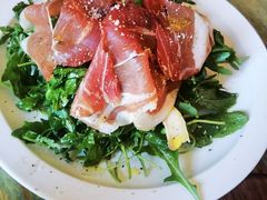 芝麻菜沙拉配风干火腿-羽深肉铺 Steak & Wine