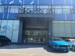 -深圳龙华大浪商业中心亚朵X酒店