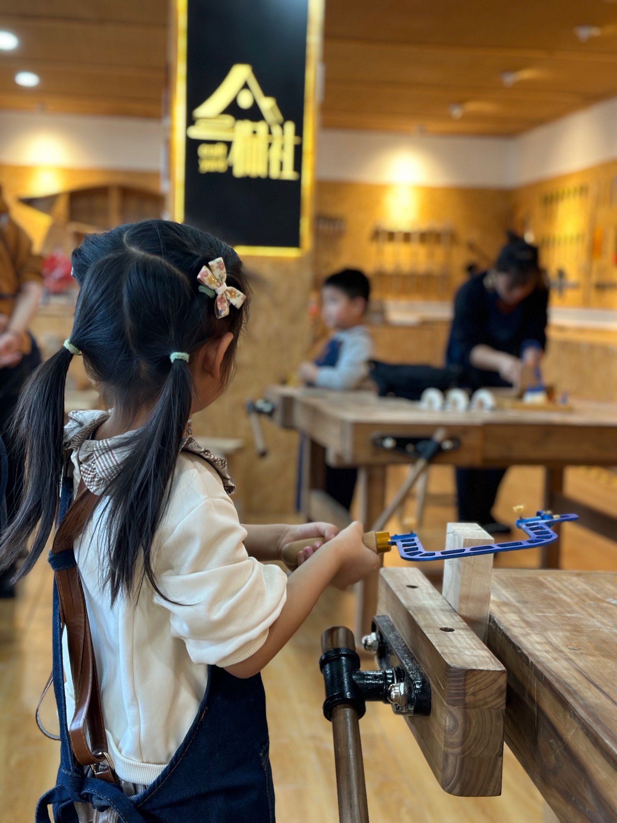 n
📍「榀社小院木工坊」
位于道里区榆树村,长岭湖附近