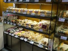 面包甜点陈列柜-凯司令西点房(虹桥路站店)