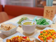 -老乡鸡(上海白玉兰广场店)