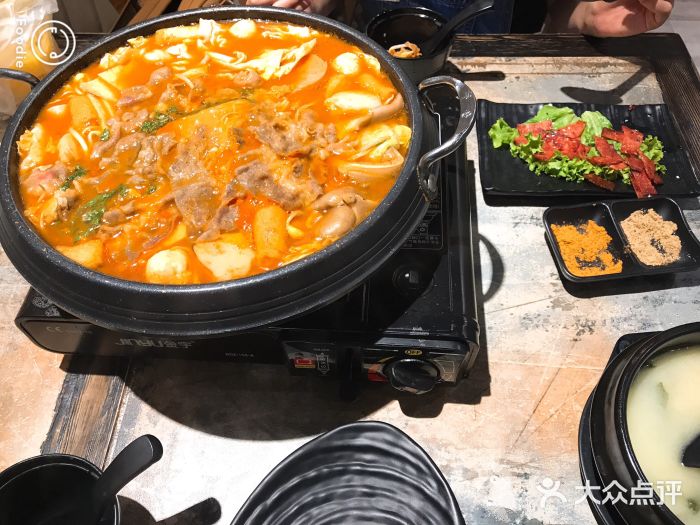 韩尚道韩式珍萃美食屋(gogo街区店)牛肉部队火锅图片