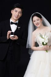 -雪中彩影婚纱摄影·微光艺术中心