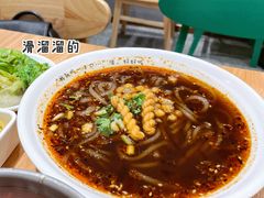 嗖嗖酸辣粉-甲乙饼·手工牛肉饼(东方广场店)