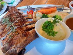 -Chom Cafe and Restaurant