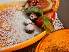 Creme&nbsp;Brulee&nbsp;with&nbsp;Berries-Oasis Bar & Grill